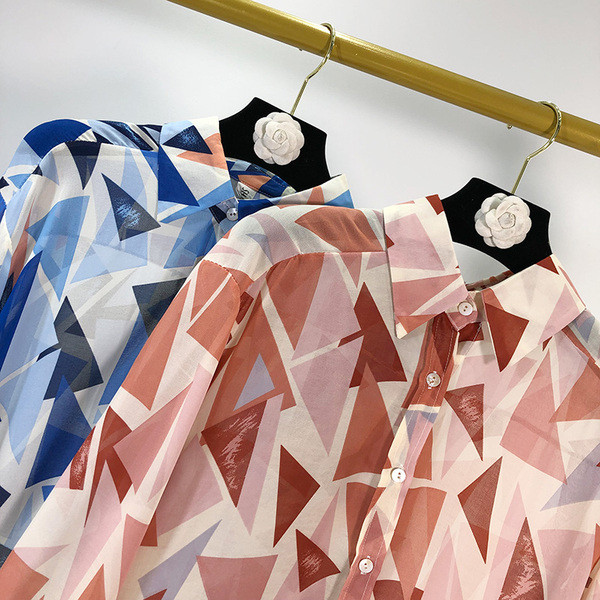 Cămașă de damă cu guler clasic în roz și albastru și model cu model