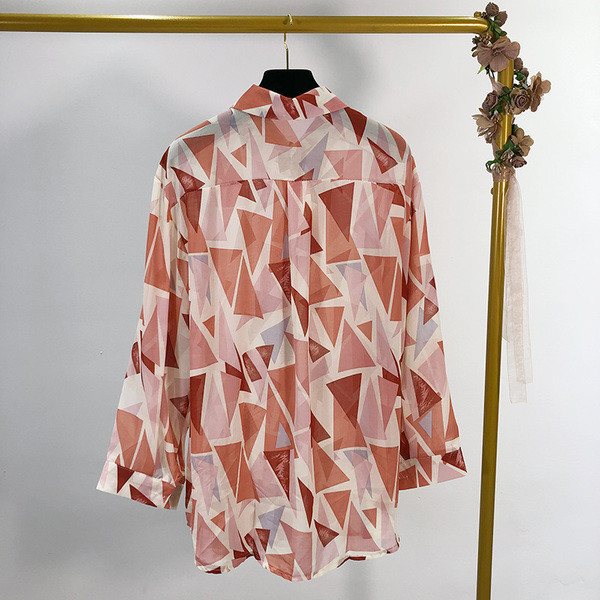 Cămașă de damă cu guler clasic în roz și albastru și model cu model