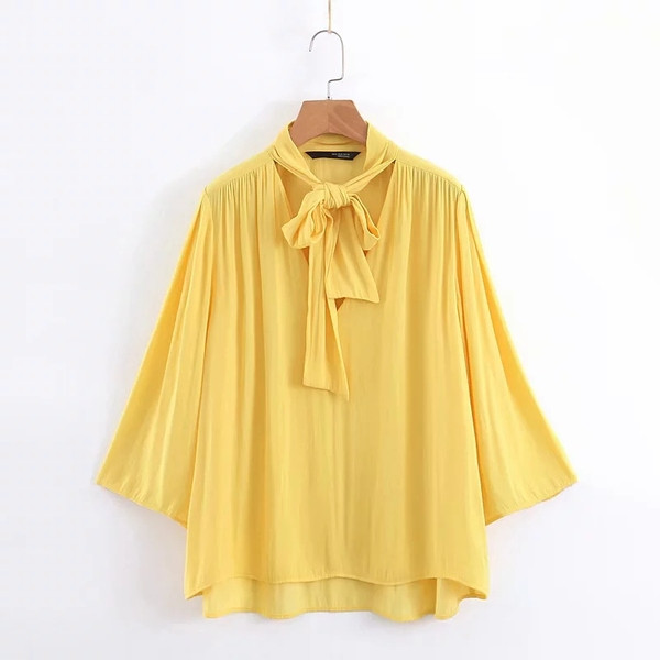 Bluză de damă cu mâneci lotus de culoare galbenă
