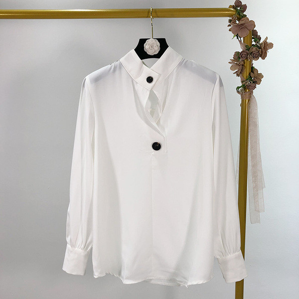 Cămașă albă de damă cu mâneci lungi și nasturi