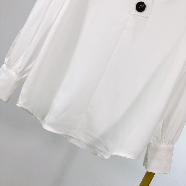 Cămașă albă de damă cu mâneci lungi și nasturi