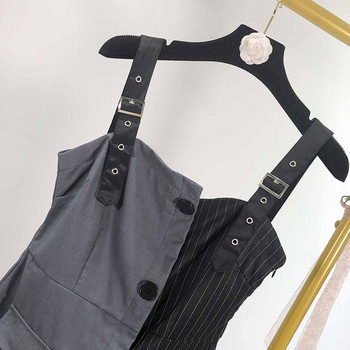 Rochie de dama cu bretele si nasturi de culoare inchisa