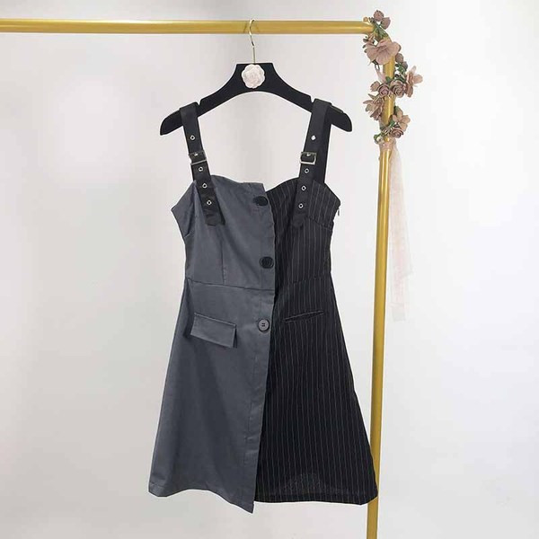 Rochie de dama cu bretele si nasturi de culoare inchisa