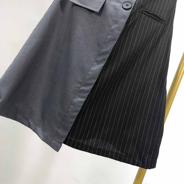 Rochie de dama cu bretele si nasturi de culoare inchisa