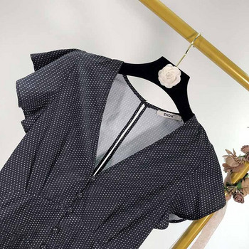 Rochie de damă cu decolteu în V adânc și mâneci lotus scurte