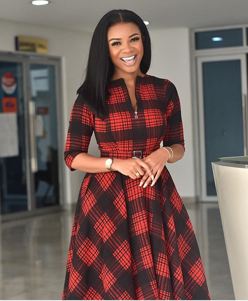 Rochie elegantă de damă, cu mâneci 3/4 și decolteu în V, de culoare roșie