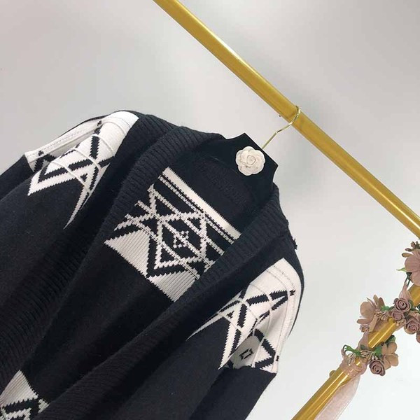 Vestă de damă cu mâneci lungi în alb-negru