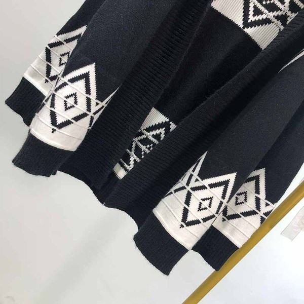 Vestă de damă cu mâneci lungi în alb-negru