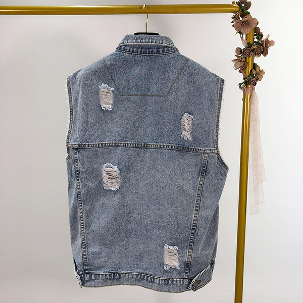 Női farmermellény gombokkal, szakadt motívummal