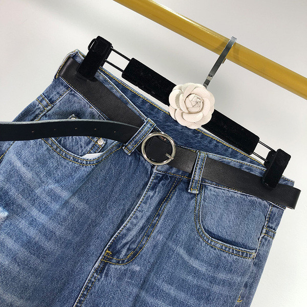 Blugi de dama cu curea si motiv rupt - model larg