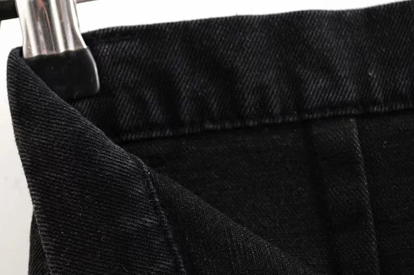 Fusta neagra eleganta de dama cu nasturi in negru