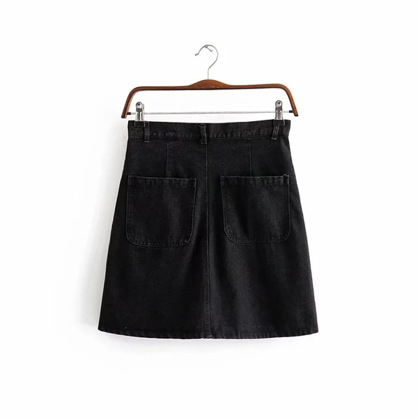 Fusta neagra eleganta de dama cu nasturi in negru