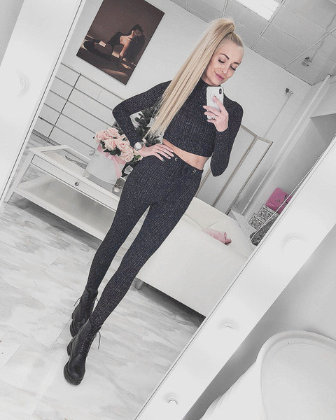 Női modern szett fekete színben hosszú nadrágból és blúzból