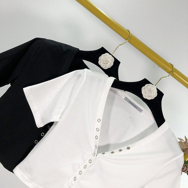 Bluza scurta dama cu decolteu in V si nasturi - doua culori