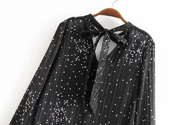 Modern női blúz fekete szalaggal