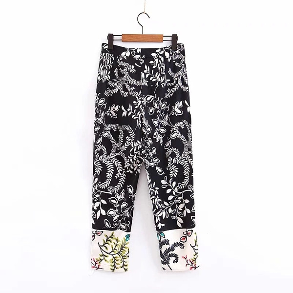 Дамски панталон с цветна апликация и висока талия 