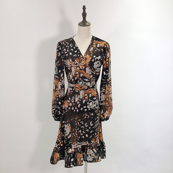 V-nyakú, hosszú ujjú női ruha