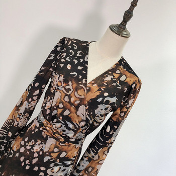 V-nyakú, hosszú ujjú női ruha