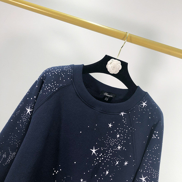 Női blúz ovális nyakkivágással kék színben, rátéttel