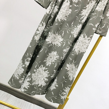 Rochie de dama cu decolteu in V si maneci lungi - model decupat