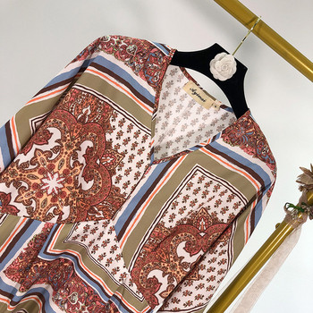 Rochie de dama cu decolteu in V si maneci lungi cu model cu model