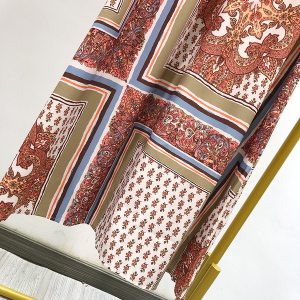 Rochie de dama cu decolteu in V si maneci lungi cu model cu model