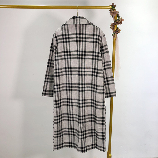 Hosszú kockás női kabát