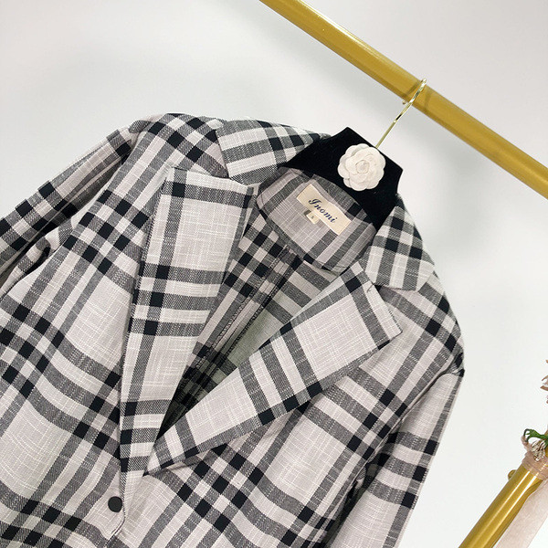 Hosszú kockás női kabát