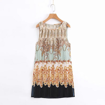 Modern, hajtogatott női ruha