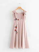 Rochie de dama cu broderie colorata - model croiat