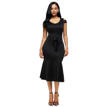 Elegáns, hosszú női ruha csupasz vállakkal és fekete nyakkendővel