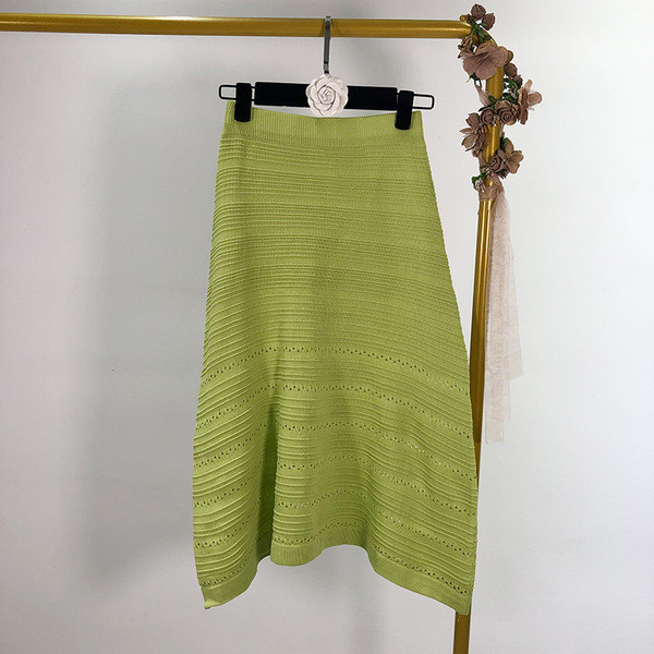 Női szett zöld színű hosszú szoknyából és blúzból