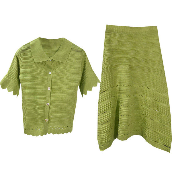 Női szett zöld színű hosszú szoknyából és blúzból