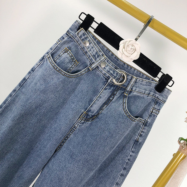 Blugi de damă cu curea - un model larg în albastru