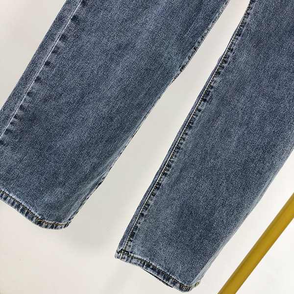 Blugi de damă cu curea - un model larg în albastru