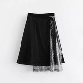 Stílusos, fényes hatású női szoknya fekete színben