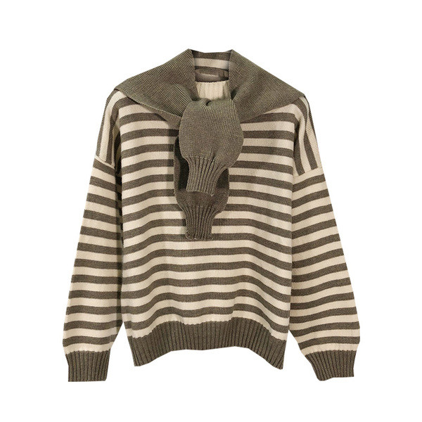 Csíkos női pulóver kapucnival