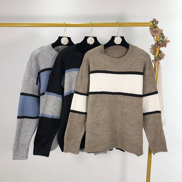 Női pulóver ovális nyakkivágással, három színben