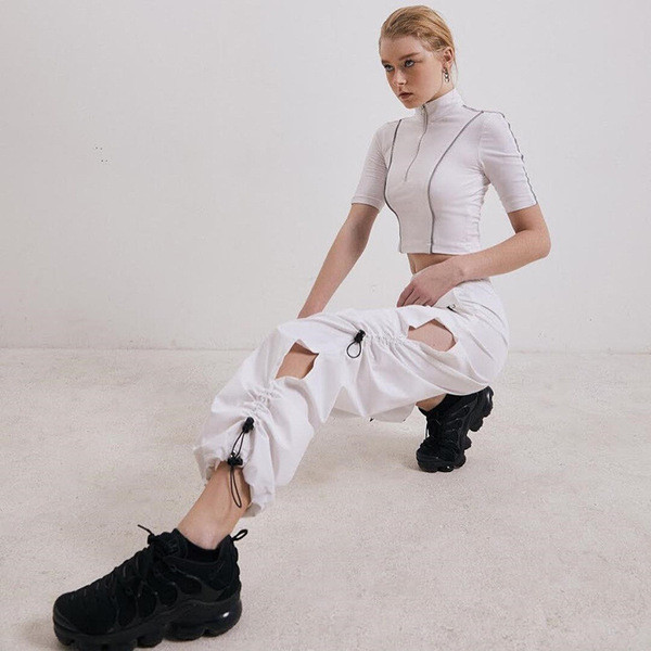 Modern női nadrág magas derékkal, fehér színben