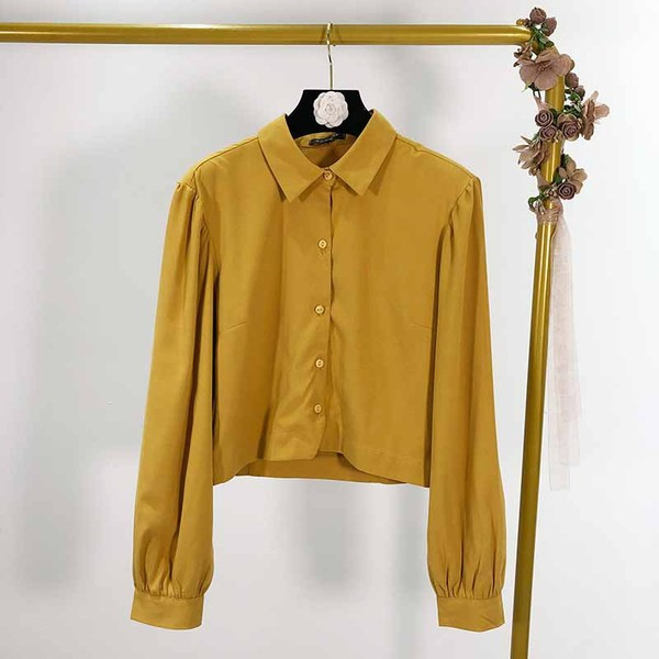 Cămașă scurtă de damă cu guler și nasturi clasici