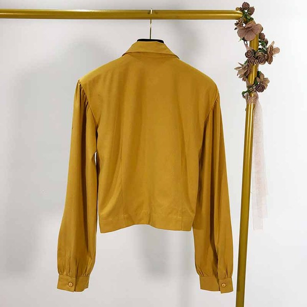 Cămașă scurtă de damă cu guler și nasturi clasici