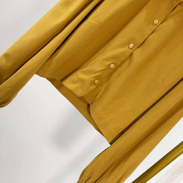 Cămașă scurtă de damă cu guler și nasturi clasici