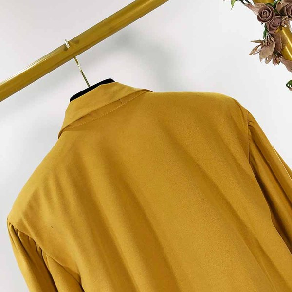 Cămașă scurtă de damă cu guler și nasturi clasici