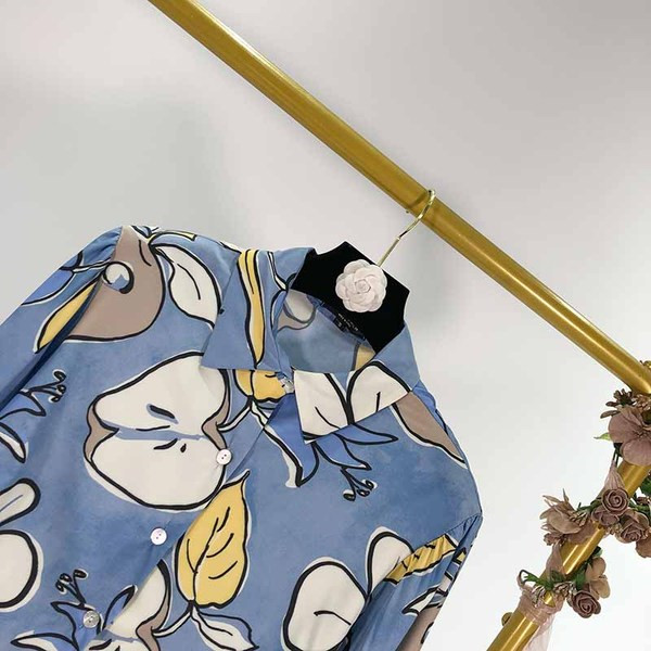 Rövid, kék színű, mintás mintás női ing, hosszú ujjal