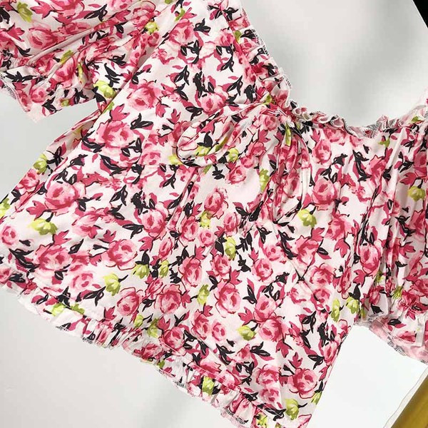 Bluza scurta de dama cu model floral si umerii goi