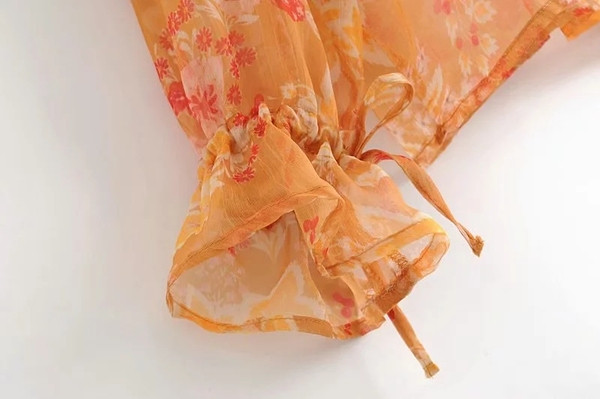 Női blúz narancssárga mintával