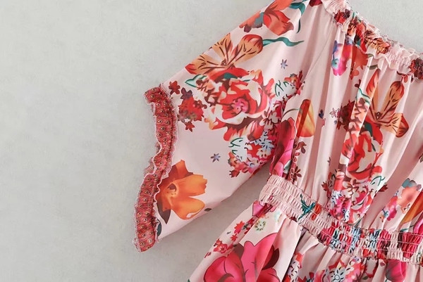 Női ruha elasztikus derékkal, virágmintával