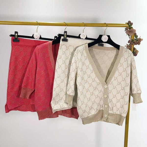 Set de fusta si vesta de dama cu maneci scurte