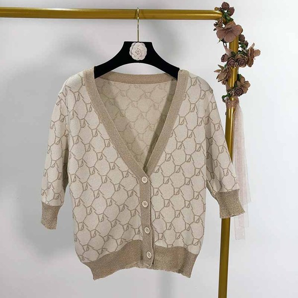 Set de fusta si vesta de dama cu maneci scurte