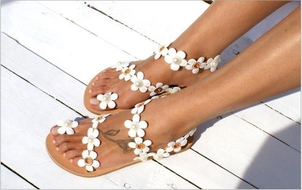 Sandale de dama moderne cu talpa plate si perle decorative